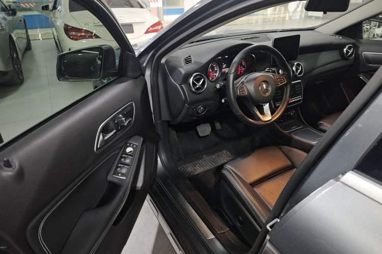 Used Mercedes-Benz GLA 2017 GLA 220 4MATIC Fashion Model Driver Seat