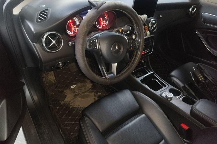 Used Mercedes-Benz GLA 2017 GLA 200 Sport Edition Driver Seat