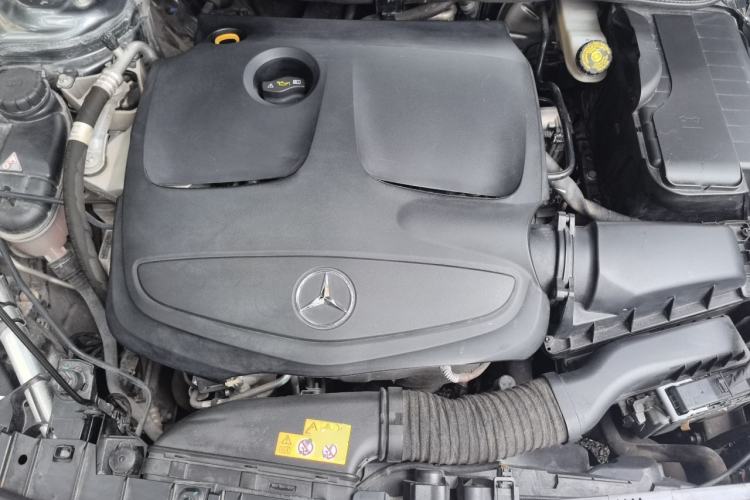Used Mercedes-Benz GLA 2017 GLA 220 4MATIC Fashion Model Engine Bay