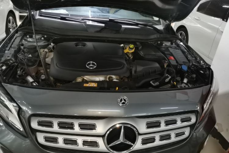 Used Mercedes-Benz GLA 2017 GLA 220 4MATIC Fashion Model Engine Bay