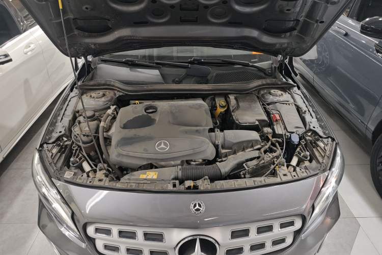 Used Mercedes-Benz GLA 2017 GLA 220 4MATIC Fashion Model Engine Bay