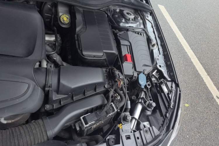 Used Mercedes-Benz GLA 2017 GLA 220 4MATIC Fashion Model Engine Bay Left