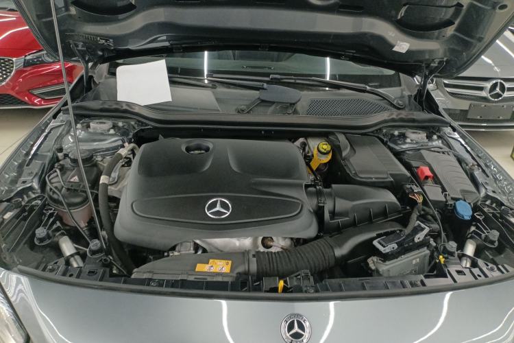 Used Mercedes-Benz GLA 2017 GLA 220 4MATIC Fashion Model Engine Bay