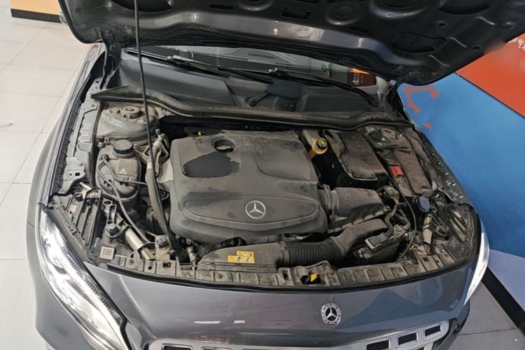 Used Mercedes-Benz GLA 2017 GLA 220 4MATIC Fashion Model Engine Bay