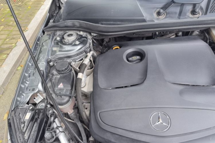 Used Mercedes-Benz GLA 2017 GLA 220 4MATIC Fashion Model Engine Bay Right