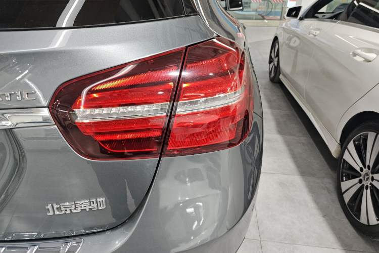Used Mercedes-Benz GLA 2017 GLA 220 4MATIC Fashion Model Exterior 2