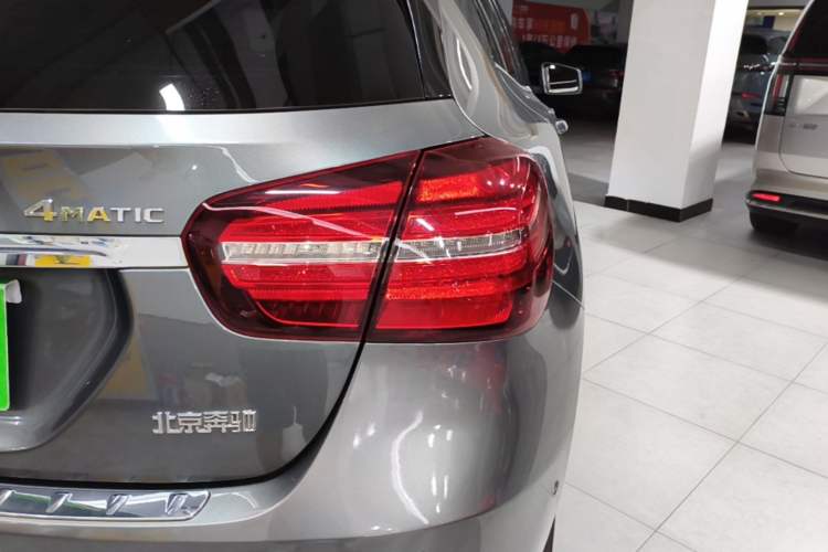 Used Mercedes-Benz GLA 2017 GLA 220 4MATIC Fashion Model Exterior 3