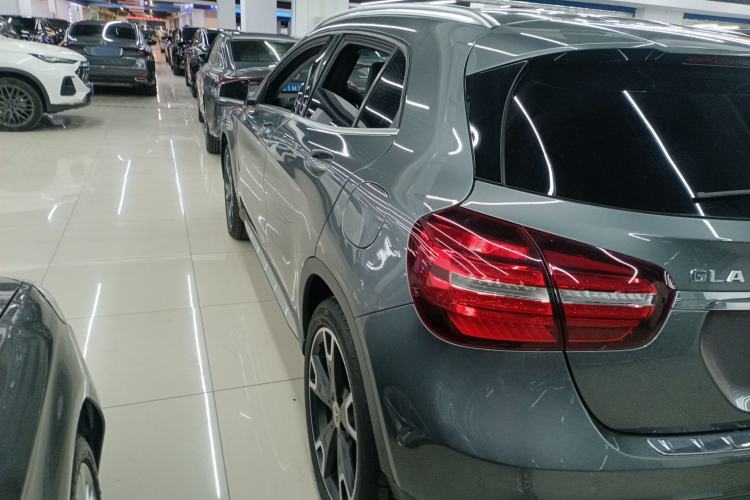Used Mercedes-Benz GLA 2017 GLA 220 4MATIC Fashion Model Exterior 3