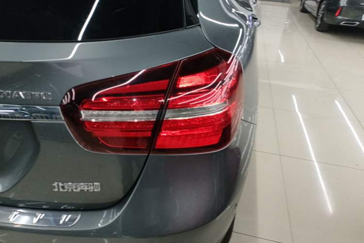 Used Mercedes-Benz GLA 2017 GLA 220 4MATIC Fashion Model Exterior 6
