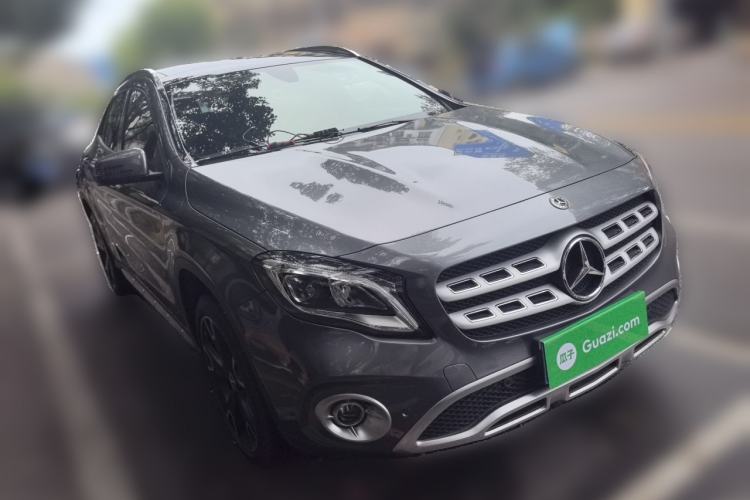 Used Mercedes-Benz GLA 2017 GLA 220 4MATIC Fashion Model Front Right 45 Deg