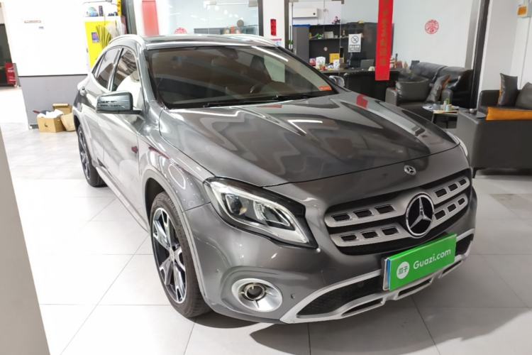 Used Mercedes-Benz GLA 2017 GLA 220 4MATIC Fashion Model Front Right 45 Deg