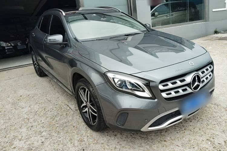 Used Mercedes-Benz GLA 2017 GLA 200 Fashion Model Front Right 45 Deg