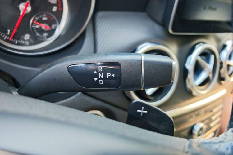 Used Mercedes-Benz GLA 2017 GLA 200 Fashion Model Gear Lever