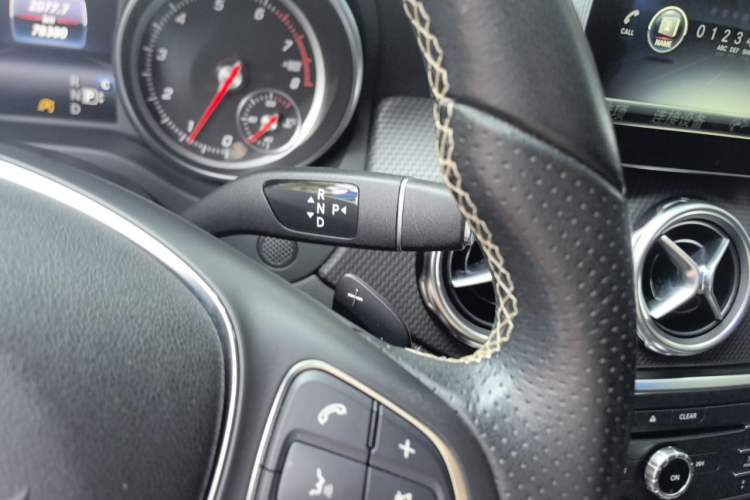 Used Mercedes-Benz GLA 2017 GLA 220 4MATIC Fashion Model Gear Lever