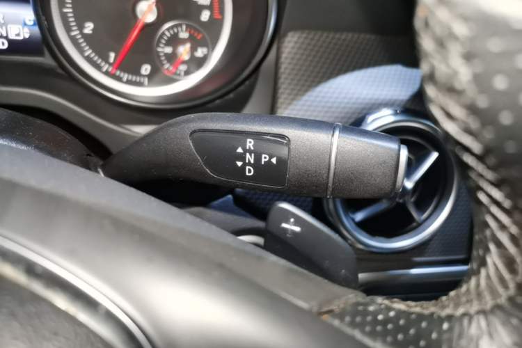 Used Mercedes-Benz GLA 2017 GLA 220 4MATIC Fashion Model Gear Lever