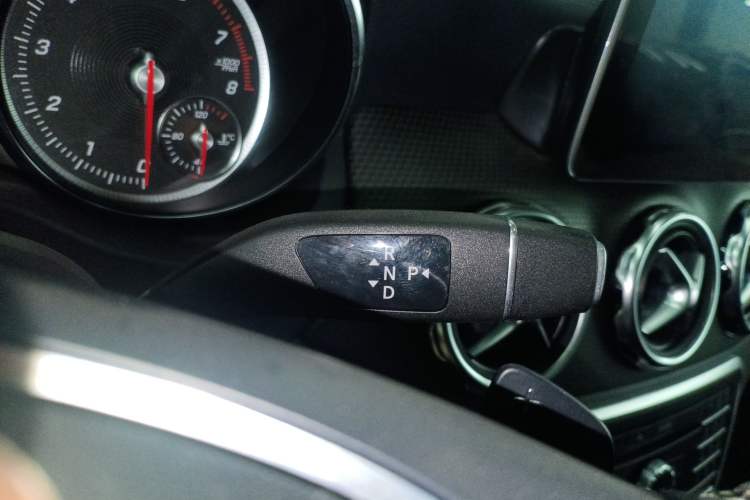 Used Mercedes-Benz GLA 2017 GLA 220 4MATIC Fashion Model Gear Lever