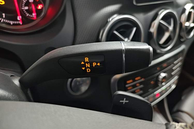 Used Mercedes-Benz GLA 2017 GLA 220 4MATIC Fashion Model Gear Lever