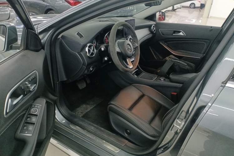 Used Mercedes-Benz GLA 2017 GLA 220 4MATIC Fashion Model Interior 3