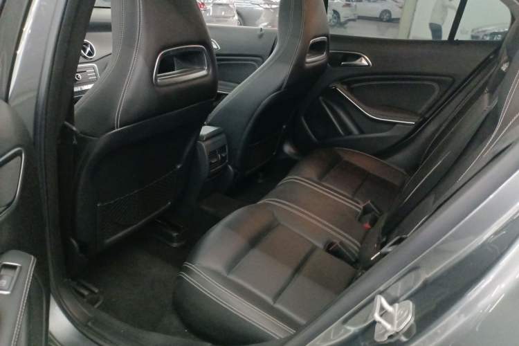 Used Mercedes-Benz GLA 2017 GLA 220 4MATIC Fashion Model Interior 4
