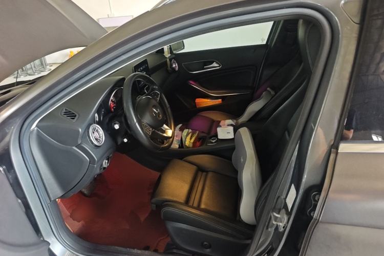 Used Mercedes-Benz GLA 2017 GLA 200 Sport Edition Left Front Seat