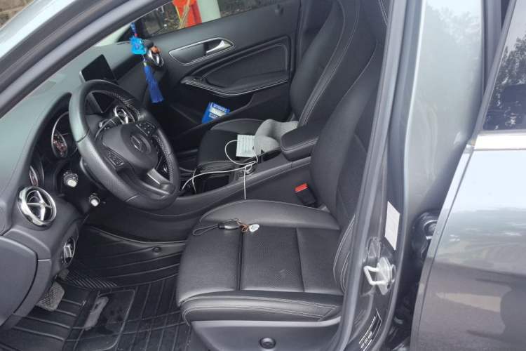 Used Mercedes-Benz GLA 2017 GLA 220 4MATIC Fashion Model Left Front Seat