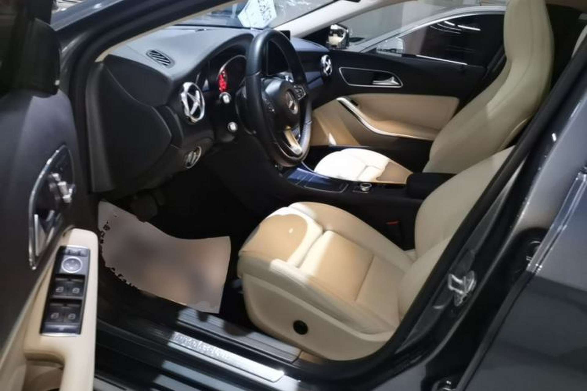 Used Mercedes-Benz GLA 2017 GLA 220 4MATIC Fashion Model Left Front Seat