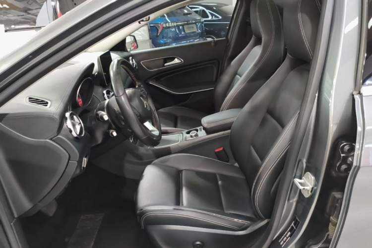 Used Mercedes-Benz GLA 2017 GLA 220 4MATIC Fashion Model Left Front Seat