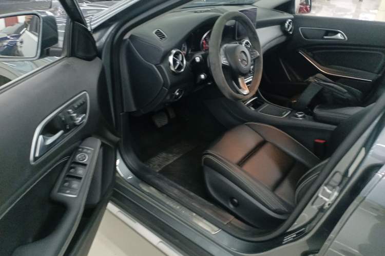 Used Mercedes-Benz GLA 2017 GLA 220 4MATIC Fashion Model Left Front Seat