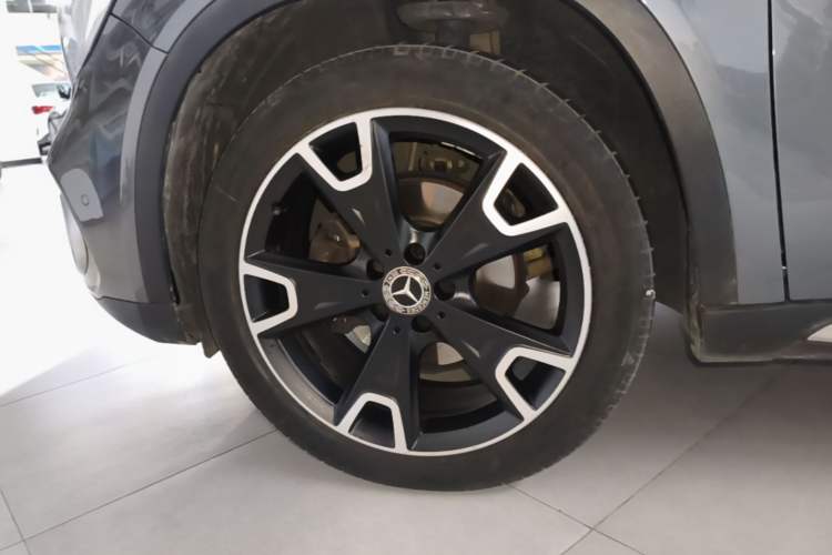 Used Mercedes-Benz GLA 2017 GLA 220 4MATIC Fashion Model Left Front Wheel Hub