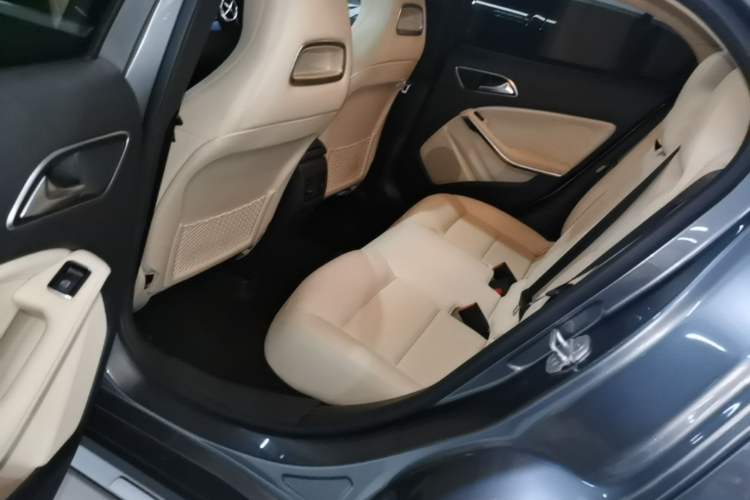 Used Mercedes-Benz GLA 2017 GLA 220 4MATIC Fashion Model Left Rear Seat