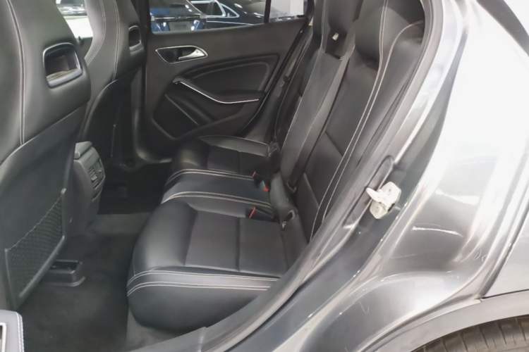 Used Mercedes-Benz GLA 2017 GLA 220 4MATIC Fashion Model Left Rear Seat