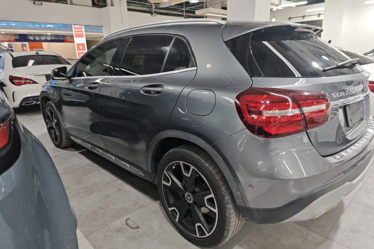 Used Mercedes-Benz GLA 2017 GLA 220 4MATIC Fashion Model Left Side