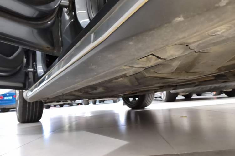 Used Mercedes-Benz GLA 2017 GLA 220 4MATIC Fashion Model Left Side Sill