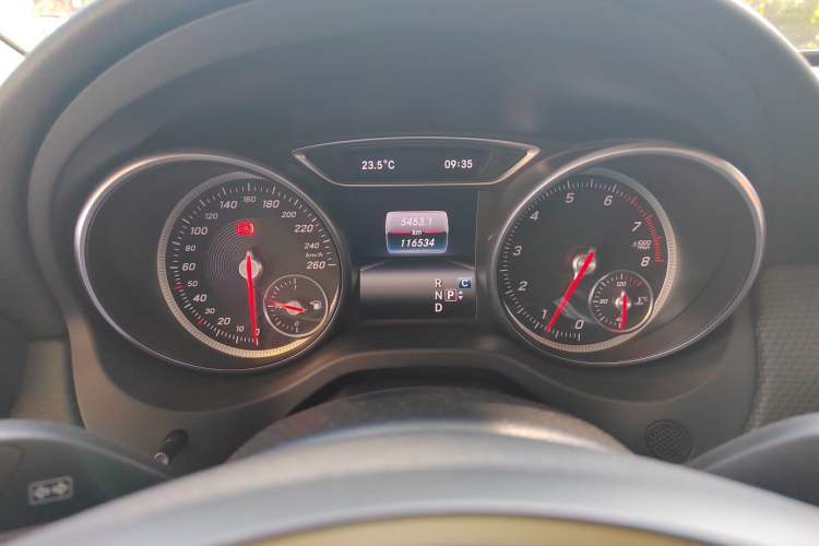 Used Mercedes-Benz GLA 2017 GLA 200 Sport Edition Odometer Close Up