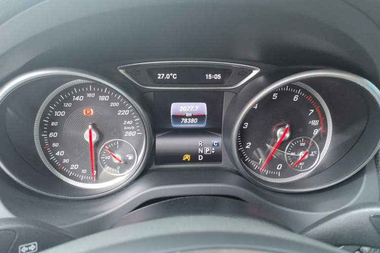 Used Mercedes-Benz GLA 2017 GLA 220 4MATIC Fashion Model Odometer Close Up