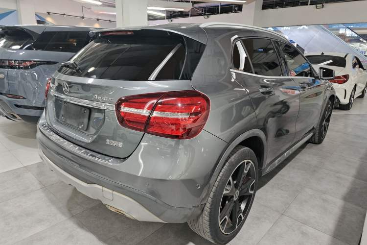 Used Mercedes-Benz GLA 2017 GLA 220 4MATIC Fashion Model Rear Right 45 Deg