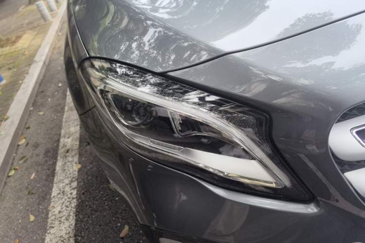 Used Mercedes-Benz GLA 2017 GLA 220 4MATIC Fashion Model Right Front Headlight