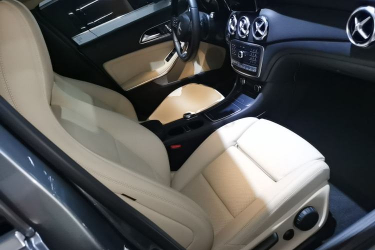 Used Mercedes-Benz GLA 2017 GLA 220 4MATIC Fashion Model Right Front Seat