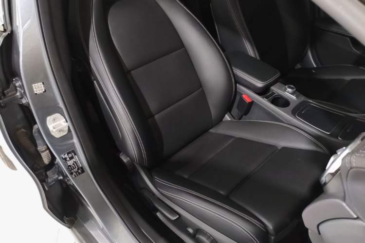 Used Mercedes-Benz GLA 2017 GLA 220 4MATIC Fashion Model Right Front Seat