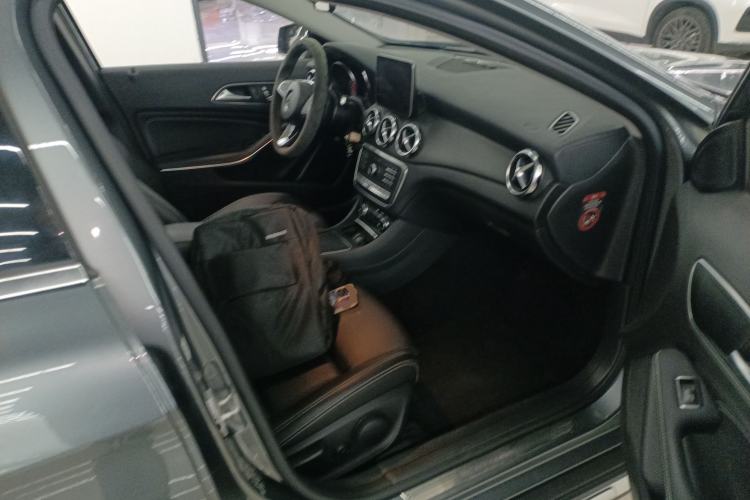 Used Mercedes-Benz GLA 2017 GLA 220 4MATIC Fashion Model Right Front Seat