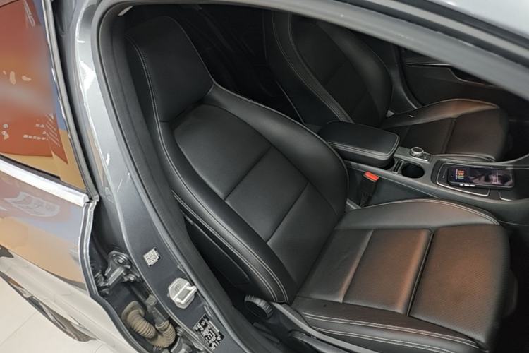 Used Mercedes-Benz GLA 2017 GLA 220 4MATIC Fashion Model Right Front Seat
