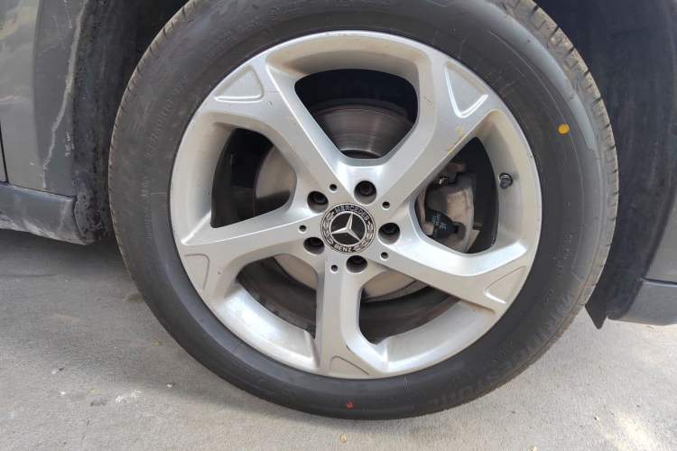 Used Mercedes-Benz GLA 2017 GLA 200 Sport Edition Right Front Wheel Hub