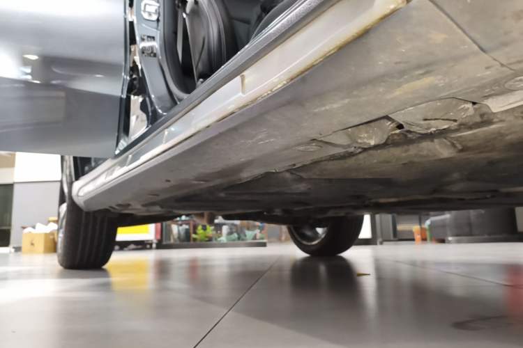 Used Mercedes-Benz GLA 2017 GLA 220 4MATIC Fashion Model Right Side Sill