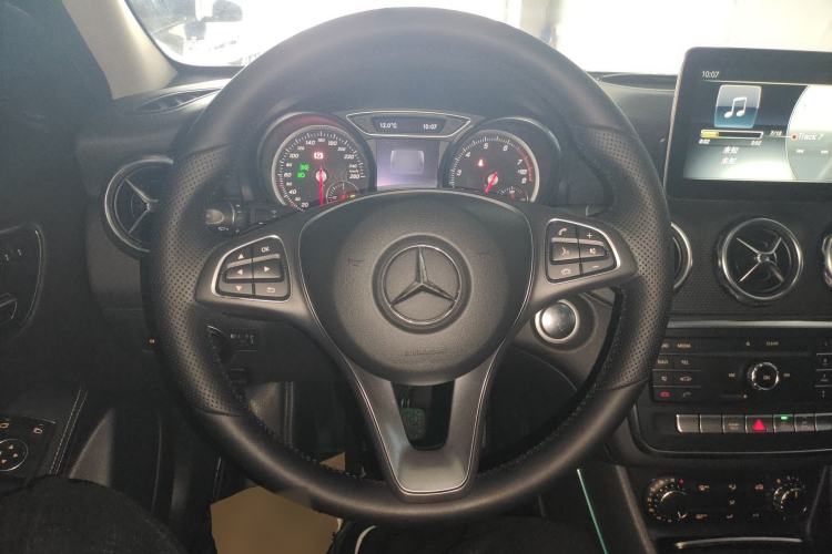 Used Mercedes-Benz GLA 2017 GLA 200 Sport Edition Steering Wheel