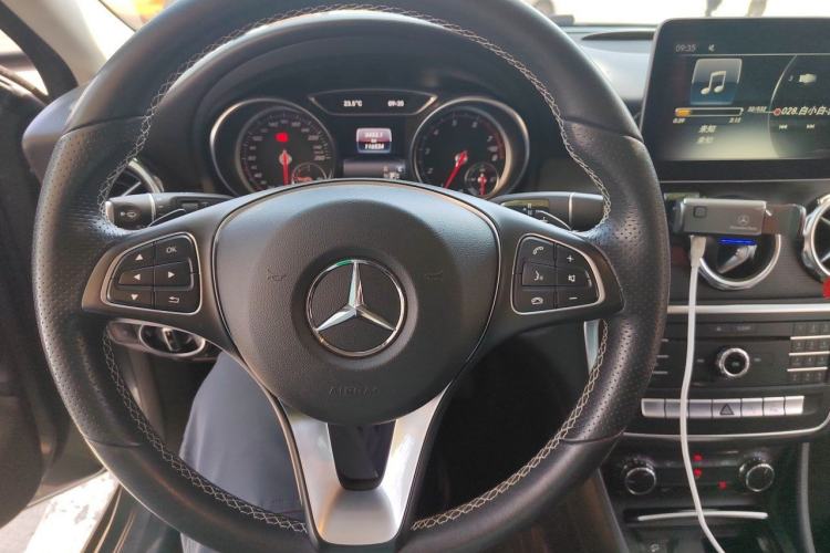 Used Mercedes-Benz GLA 2017 GLA 200 Sport Edition Steering Wheel