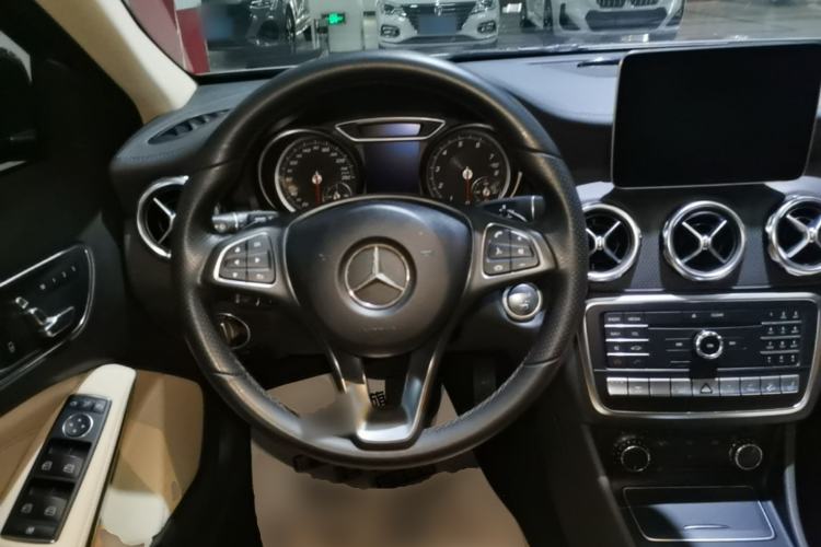 Used Mercedes-Benz GLA 2017 GLA 220 4MATIC Fashion Model Steering Wheel