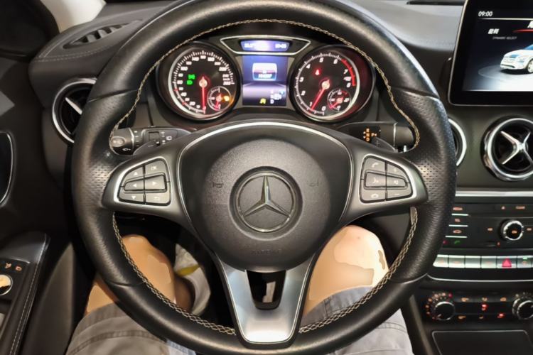 Used Mercedes-Benz GLA 2017 GLA 220 4MATIC Fashion Model Steering Wheel
