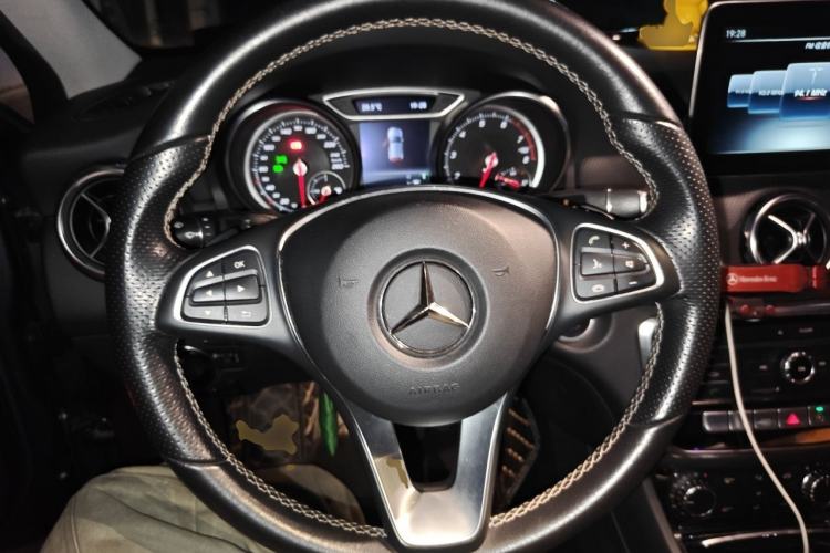 Used Mercedes-Benz GLA 2017 GLA 200 Sport Edition Steering Wheel