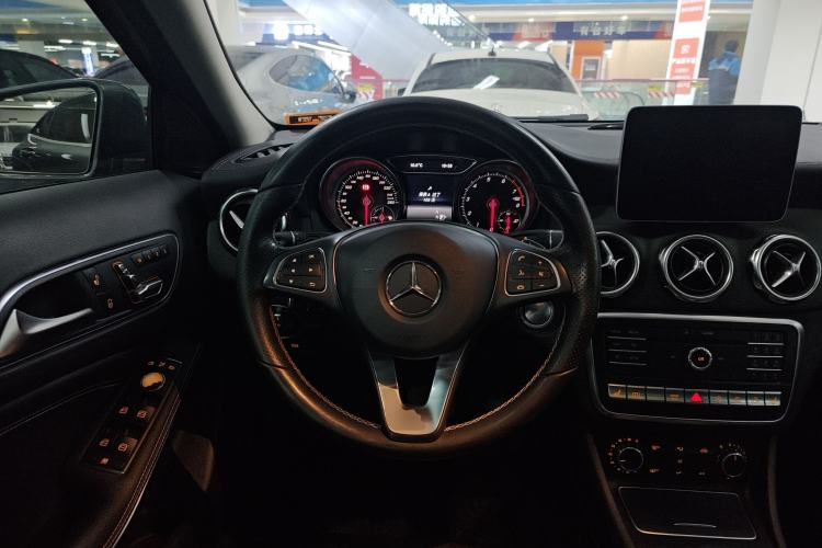 Used Mercedes-Benz GLA 2017 GLA 220 4MATIC Fashion Model Steering Wheel