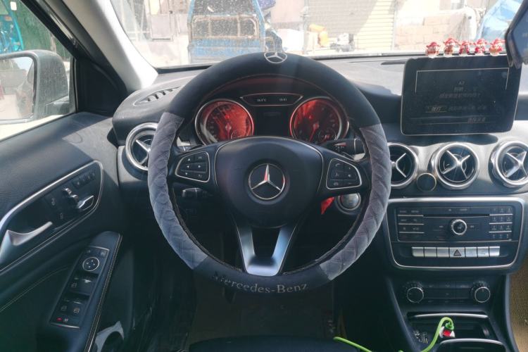 Used Mercedes-Benz GLA 2017 GLA 200 Sport Edition Steering Wheel
